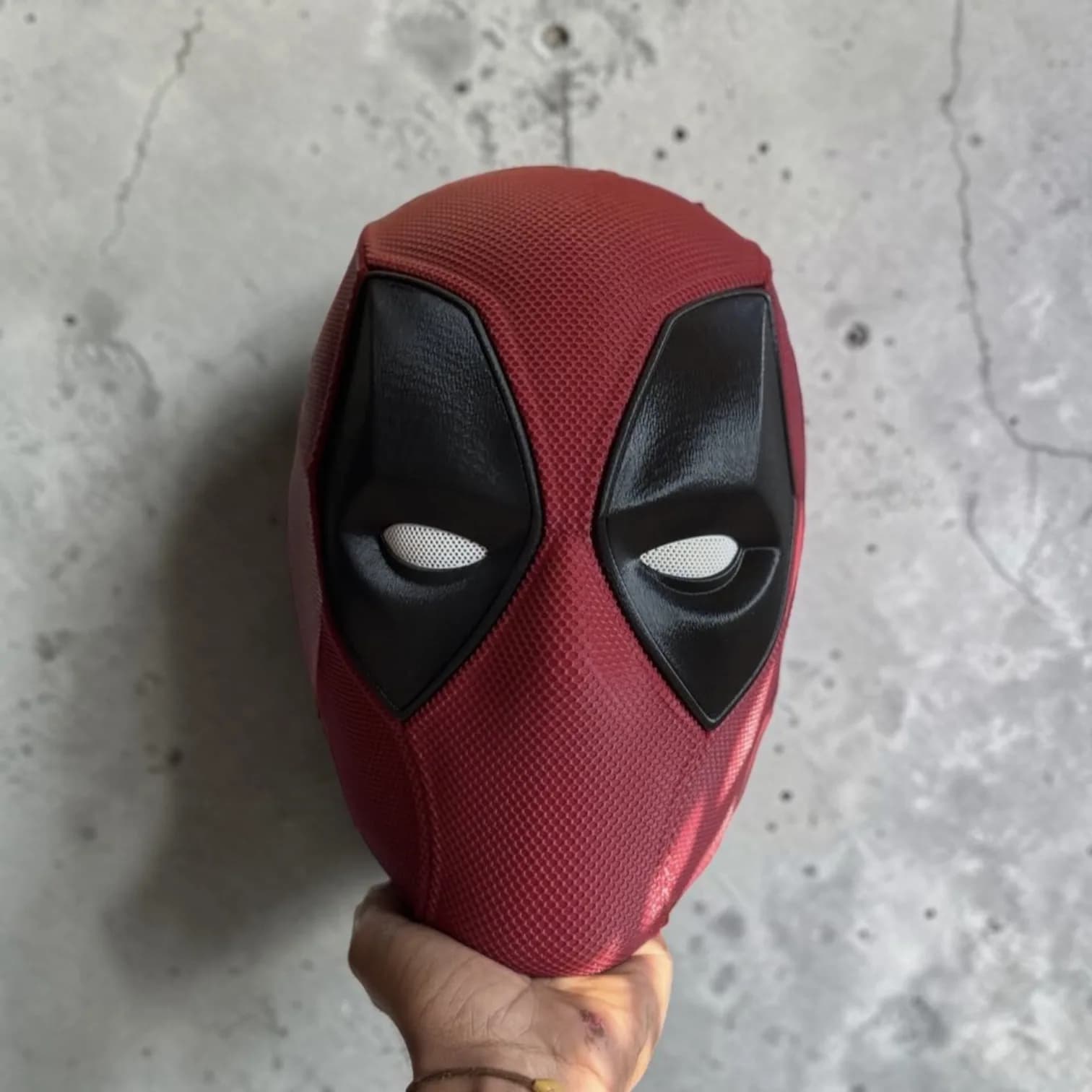 Deadpool – Kırmızı & Siyah Koleksiyonluk Maske standlı 3D baskı maske