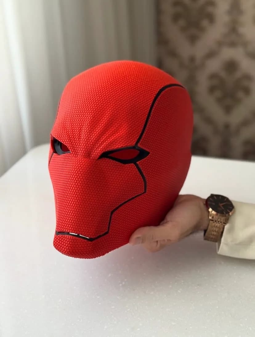 Red Hood – Kırmızı Taktik Koleksiyon Maskesi standlı 3D baskı maske