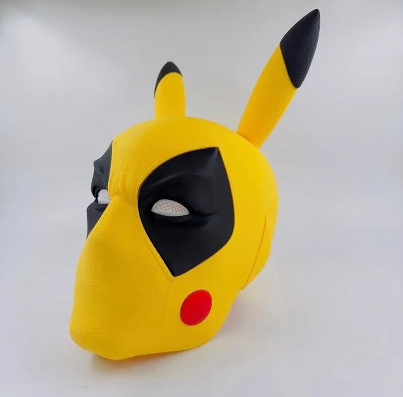 Pikapool – Pikachu & Deadpool Hibrit Koleksiyon Maskesi standlı 3D baskı maske